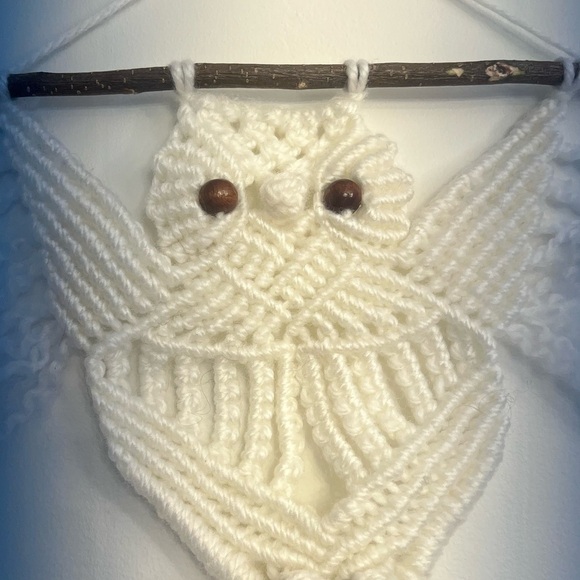 Handcrafted, macrame cord rustic tapestry stick. Adorable, owl 🦉 art - Picture 6 of 10